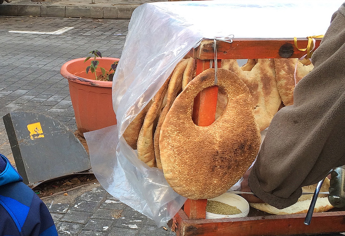 Lebanese Street Food Guide: Ka’ak, The Lebanese Bagel